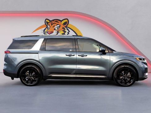 Used 2023 Kia Carnival SX image 4