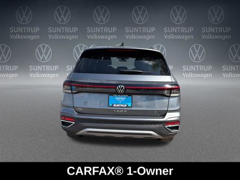 Used 2025 Volkswagen Taos SE AWD/4WD image 4