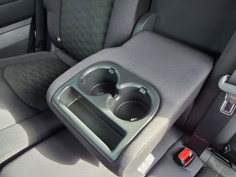 Used 2024 Nissan Pathfinder SV image 11