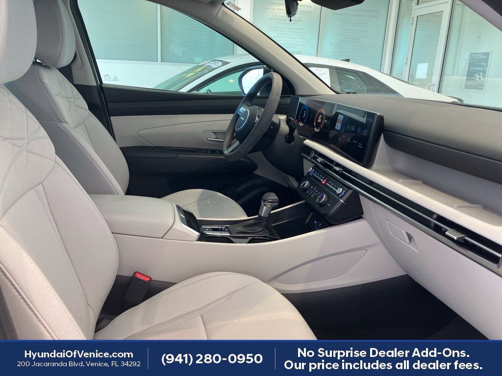 Used 2025 Hyundai Tucson SE FWD image 16