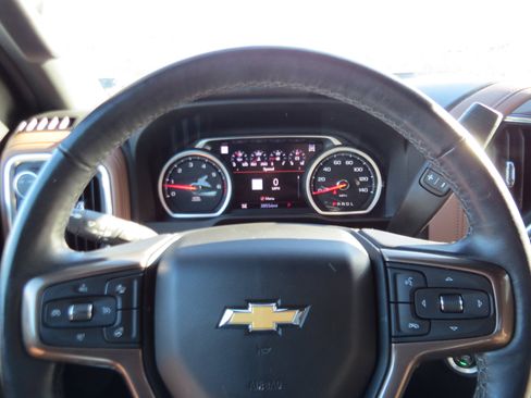 Used 2022 Chevrolet Silverado 1500 High Country w/ Technology Package image 22