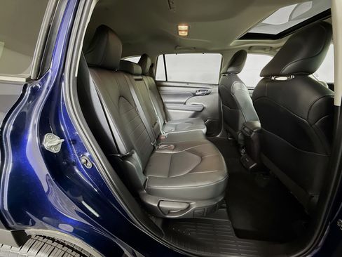 Certified 2022 Toyota Highlander XLE image 27
