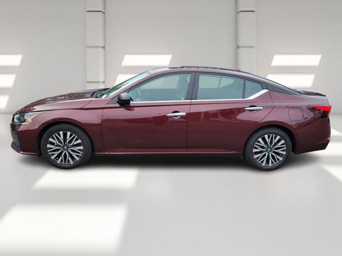 Used 2024 Nissan Altima 2.5 SV image 4