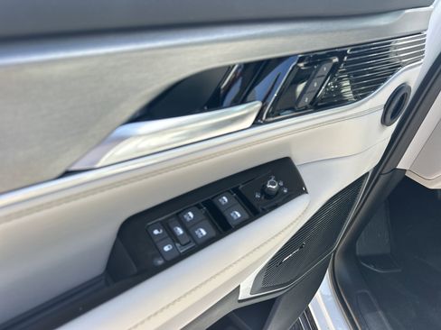 New 2026 Jeep Grand Wagoneer L 4WD w/ Premium Group I image 19