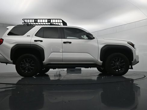 Used 2025 Toyota 4Runner SR5 AWD/4WD image 39