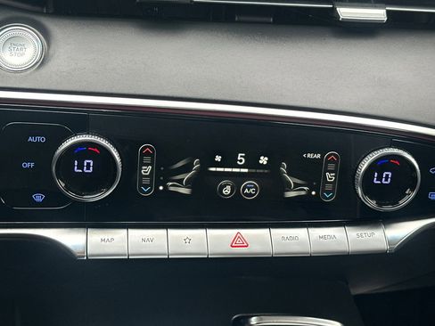 Used 2022 Genesis GV70 2.5T w/ Advanced Package image 21