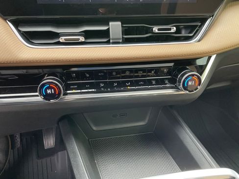 Used 2025 Chevrolet Equinox ACTIV w/ Convenience Package III image 42