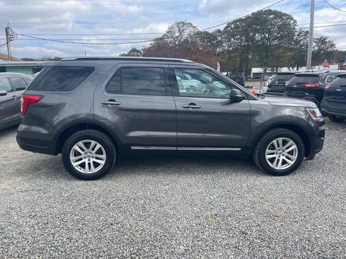 Used 2018 Ford Explorer XLT AWD/4WD image 9