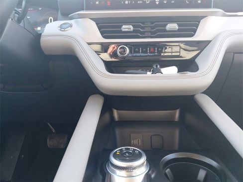 New 2026 Ford Explorer Active w/ Active Comfort Package image 11