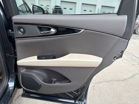 Certified 2022 Lincoln Nautilus Reserve w/ Equipment Group 201A image 16