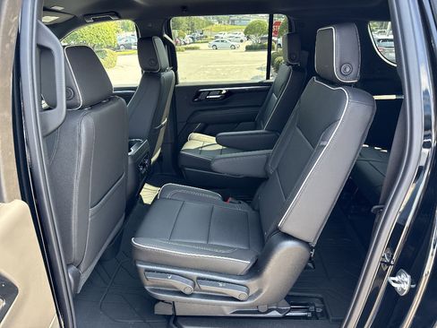 New 2025 Chevrolet Suburban Premier RWD image 13