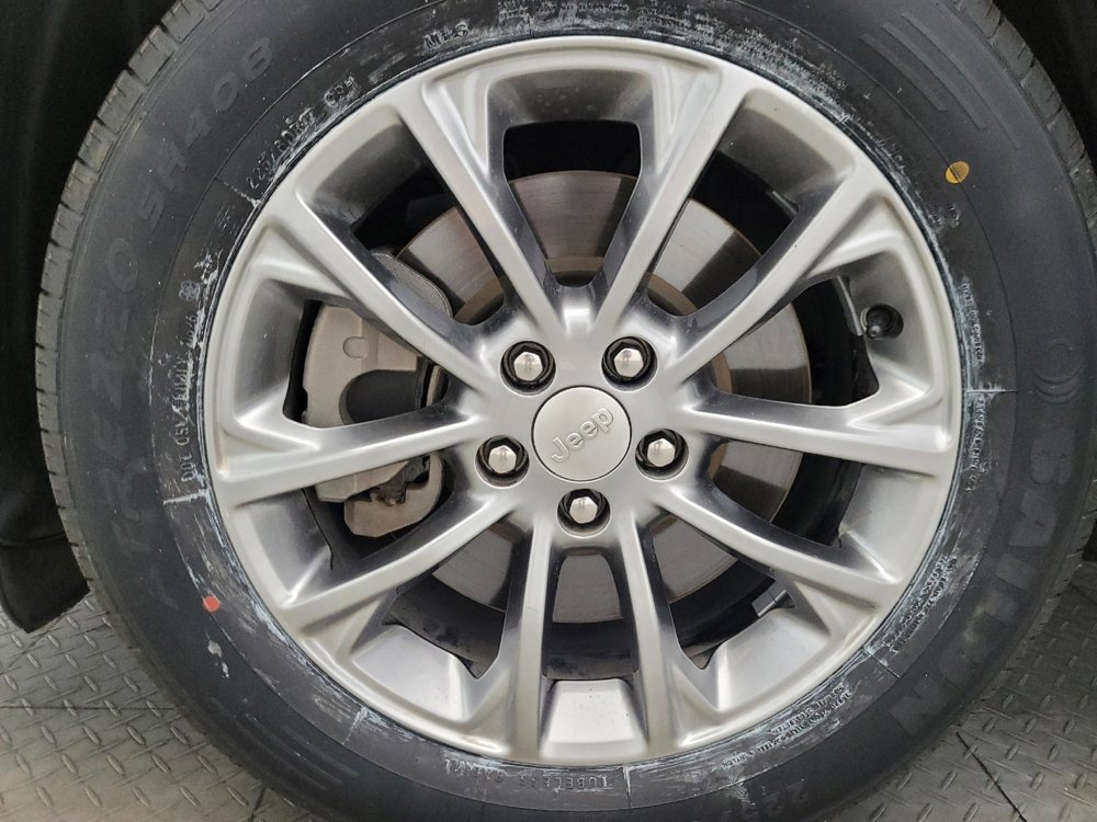 Used 2020 Jeep Cherokee Latitude Plus FWD image 31