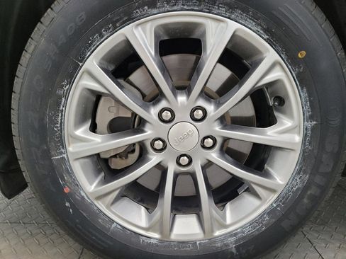 Used 2020 Jeep Cherokee Latitude Plus FWD image 31