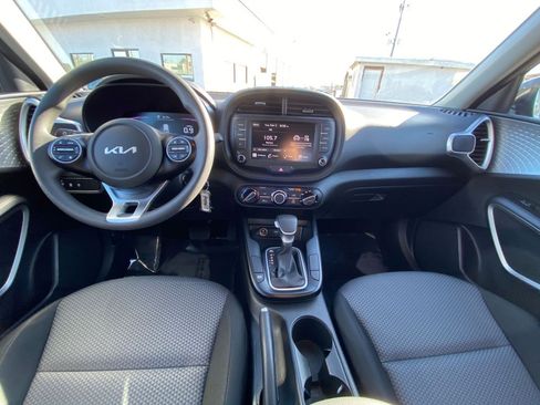 Used 2025 Kia Soul LX w/ LX Technology Package image 32