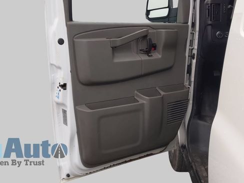 Used 2019 Chevrolet Express 3500 Extended w/ Driver Convenience Package RWD image 17