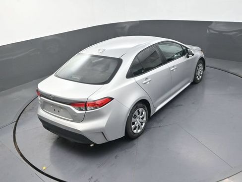 Used 2025 Toyota Corolla LE FWD image 29