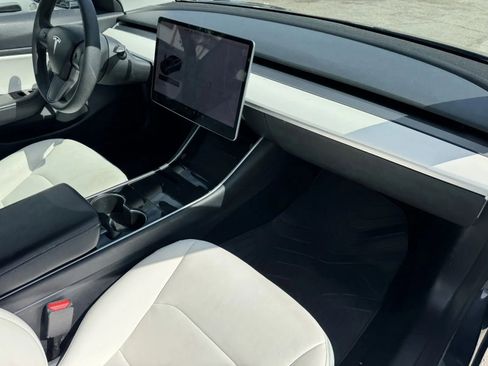 Used 2019 Tesla Model 3 Standard Range Plus image 5