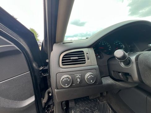 Used 2013 Chevrolet Avalanche LT w/ Suspension Package, Off-Road AWD/4WD image 17