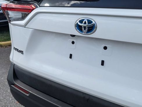 Used 2024 Toyota RAV4 XLE AWD/4WD image 9