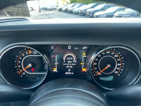 Used 2022 Jeep Gladiator Sport AWD/4WD image 16