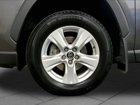Used 2021 Toyota RAV4 XLE AWD/4WD image 11