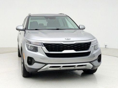 Used 2021 Kia Seltos EX image 2