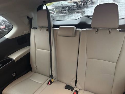 Certified 2024 Toyota Grand Highlander XLE image 16