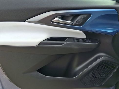 Used 2025 Chevrolet Equinox EV LT image 12