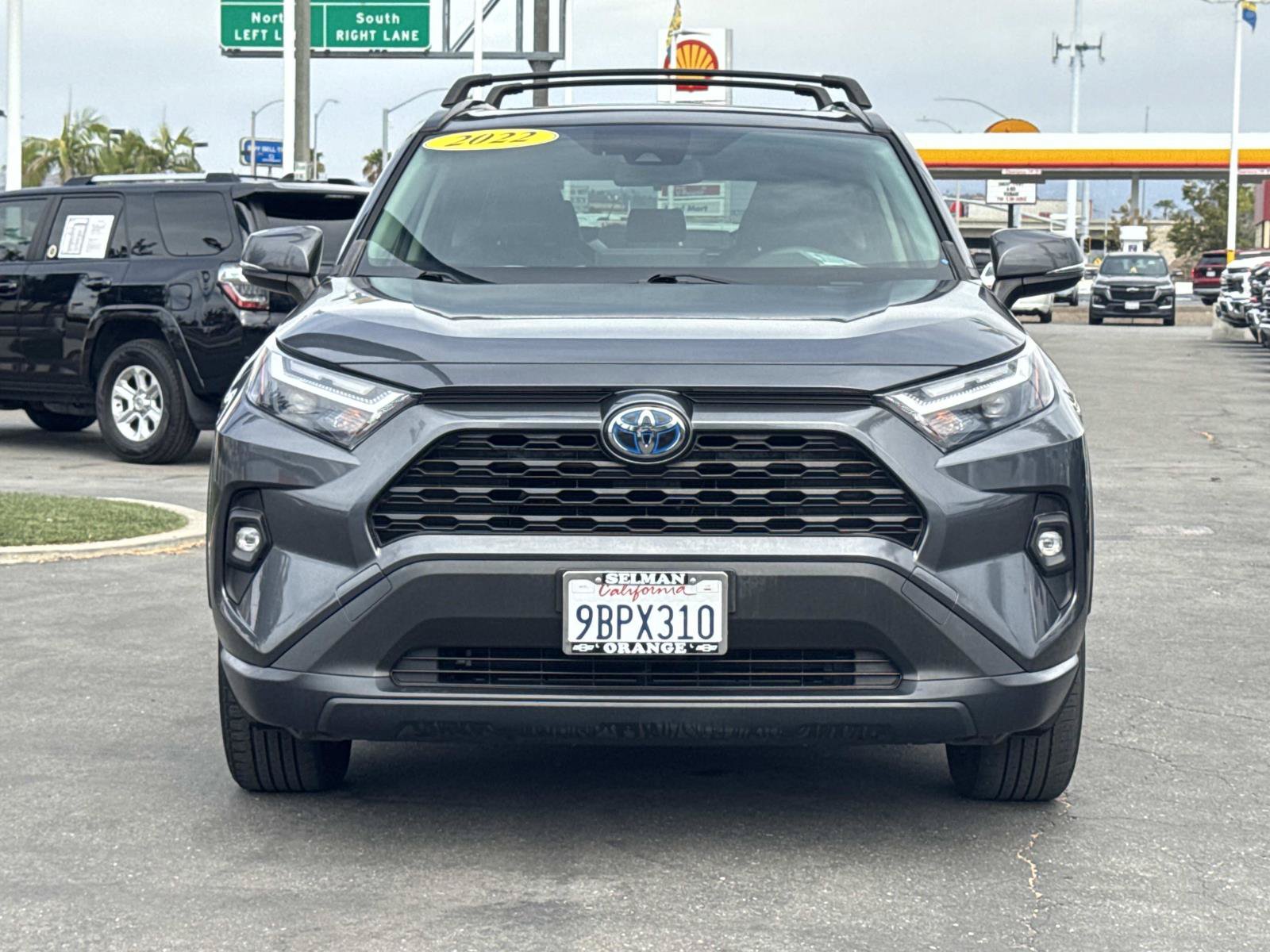 Used 2022 Toyota RAV4 XLE Premium AWD/4WD image 2