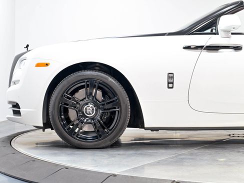 Used 2017 Rolls-Royce Dawn RWD image 38