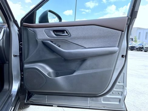 Used 2023 Nissan Rogue S AWD/4WD image 17