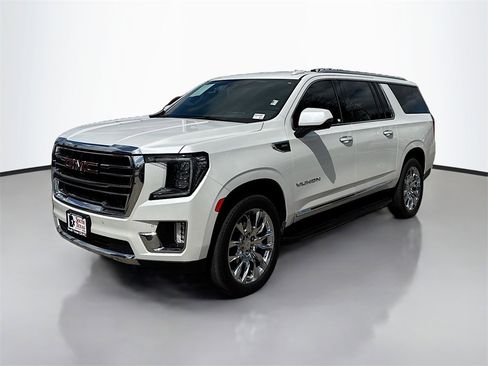 Used 2024 GMC Yukon XL SLT w/ SLT Luxury Package image 3