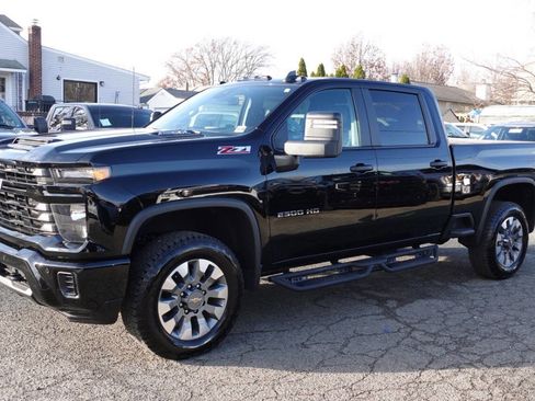 Used 2025 Chevrolet Silverado 2500 Custom w/ Custom Value Package image 1
