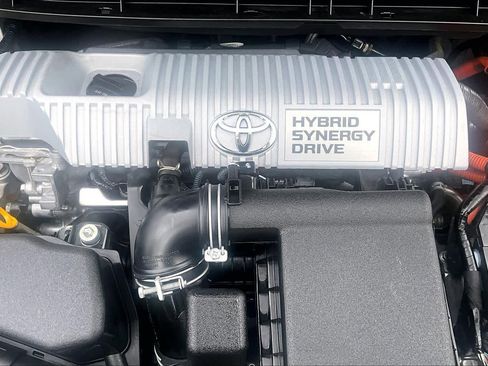 Used 2017 Toyota Prius V Four image 31