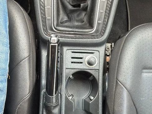 Used 2015 Volkswagen Golf S image 20