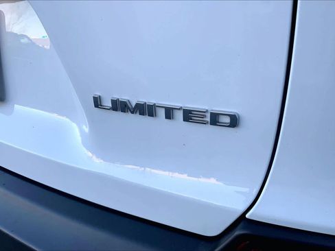 Used 2022 Jeep Cherokee Limited w/ Mopar Interior Package image 9