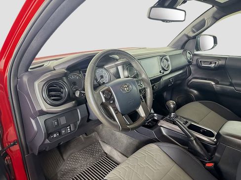 Certified 2020 Toyota Tacoma TRD Off-Road image 9