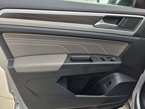 Used 2023 Volkswagen Atlas SE image 21