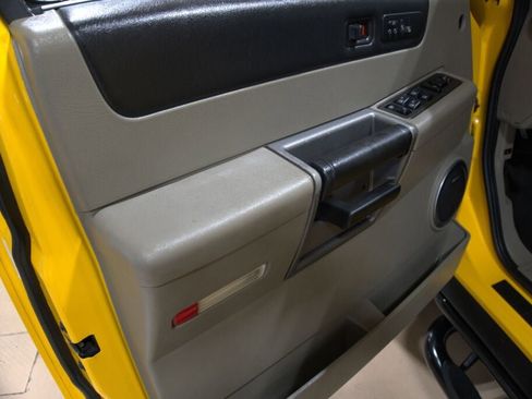 Used 2003 HUMMER H2 w/ Preferred Equipment Group image 37