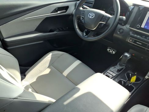Used 2025 Toyota Camry SE w/ Convenience Package FWD image 16