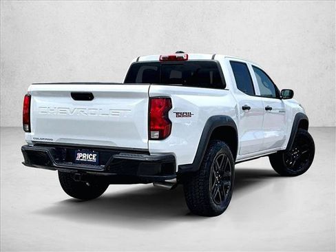 Used 2025 Chevrolet Colorado Trail Boss w/ Midnight Edition AWD/4WD image 2