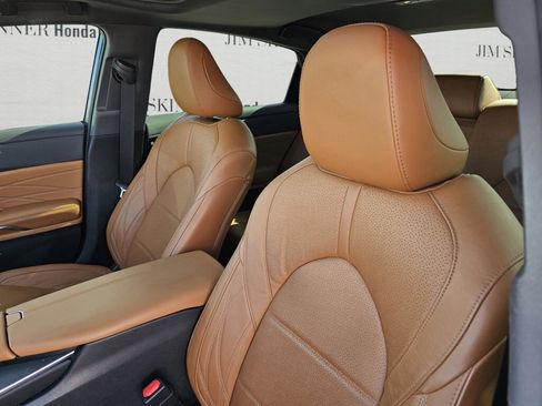 Used 2022 Toyota Avalon Limited w/ Advanced Safety Package FWD image 18