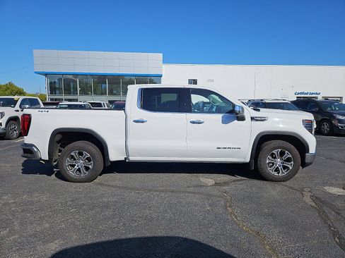 Certified 2025 GMC Sierra 1500 SLT AWD/4WD image 7