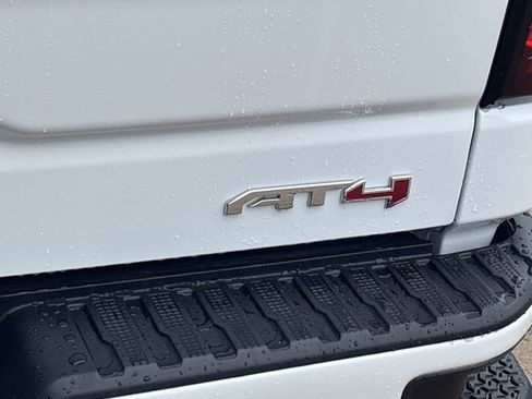 Used 2025 GMC Sierra 1500 AT4 w/ Technology Package AWD/4WD image 5