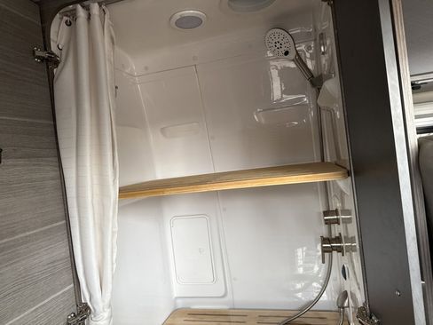 Used 2021 Mercedes-Benz Sprinter 2500 image 40