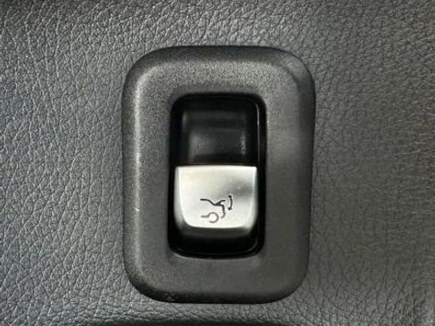 Used 2019 Mercedes-Benz C 300 Sedan image 43