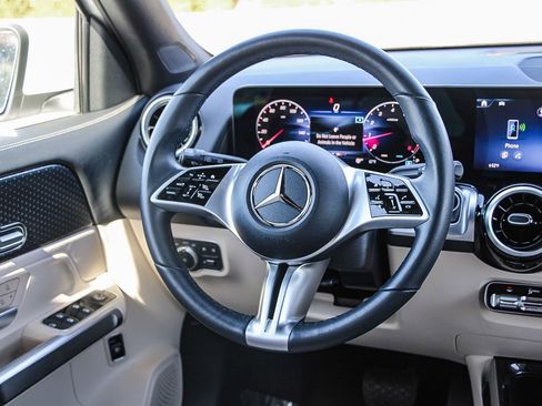 Used 2025 Mercedes-Benz GLB 250 4MATIC image 16