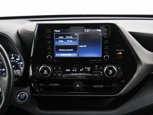 Used 2020 Toyota Highlander XLE AWD/4WD image 16