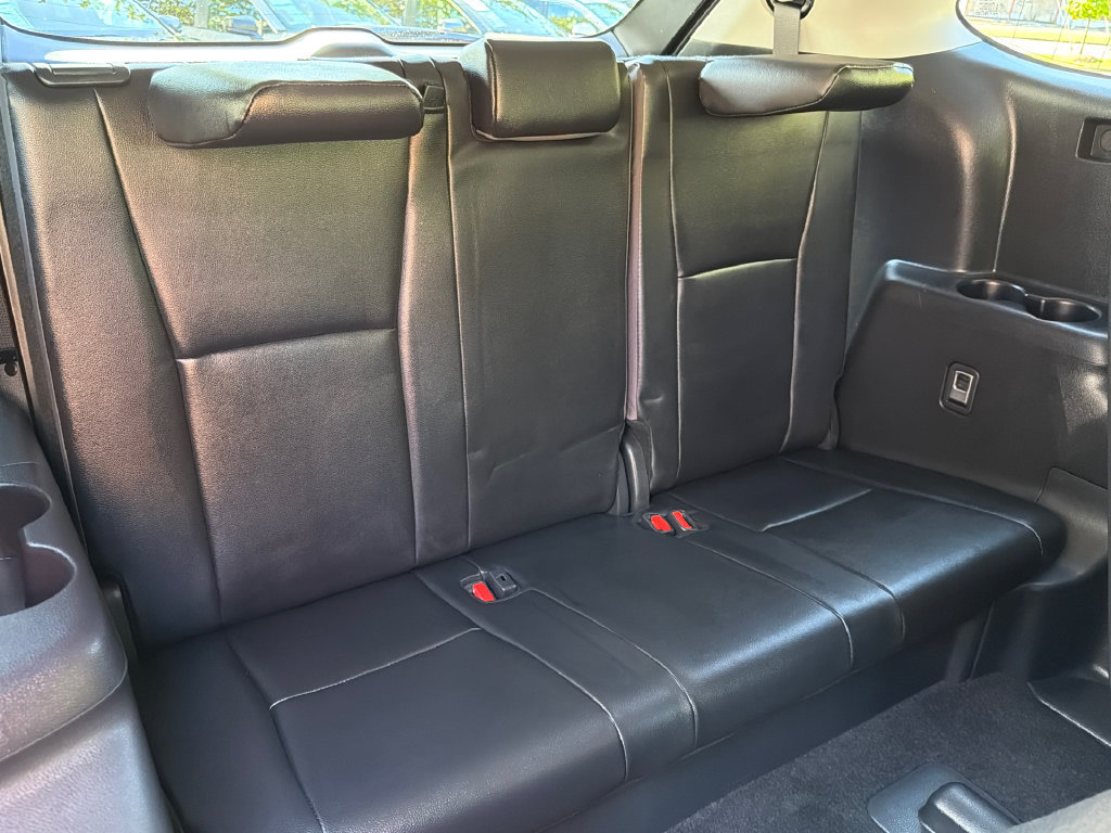 Used 2025 Toyota Highlander XLE AWD/4WD image 16