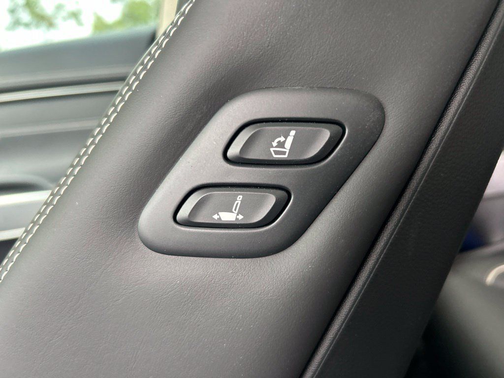 Used 2025 Genesis Electrified GV70 w/ Prestige Package AWD/4WD image 23